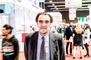 Lee más sobre el artículo Oche Califa: «Nada reemplaza una feria del libro»