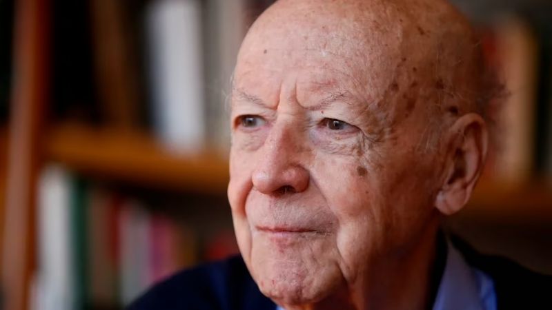 Lee más sobre el artículo A los 91 años, murió el escritor chileno Jorge Edwards