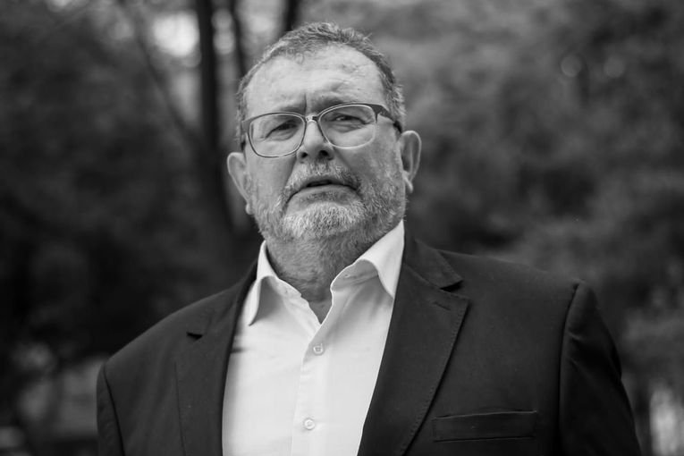 Lee más sobre el artículo Letralia publica una selección de poemas de «El extraño si bemol color sepia» de Pedro Jorge Solans