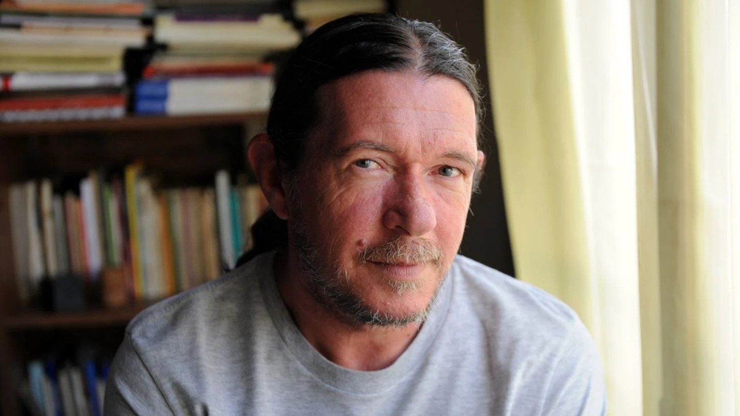 En este momento estás viendo «El pre(si)adolescente», no te pierdas el Capítulo 5 de la novela online de Alejandro Frias