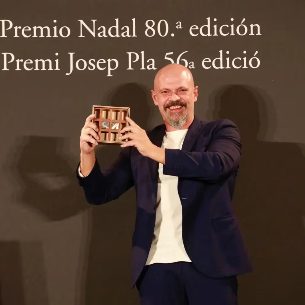 En este momento estás viendo César Pérez Gellida ganó el Premio Nadal con la novela “Bajo tierra seca”