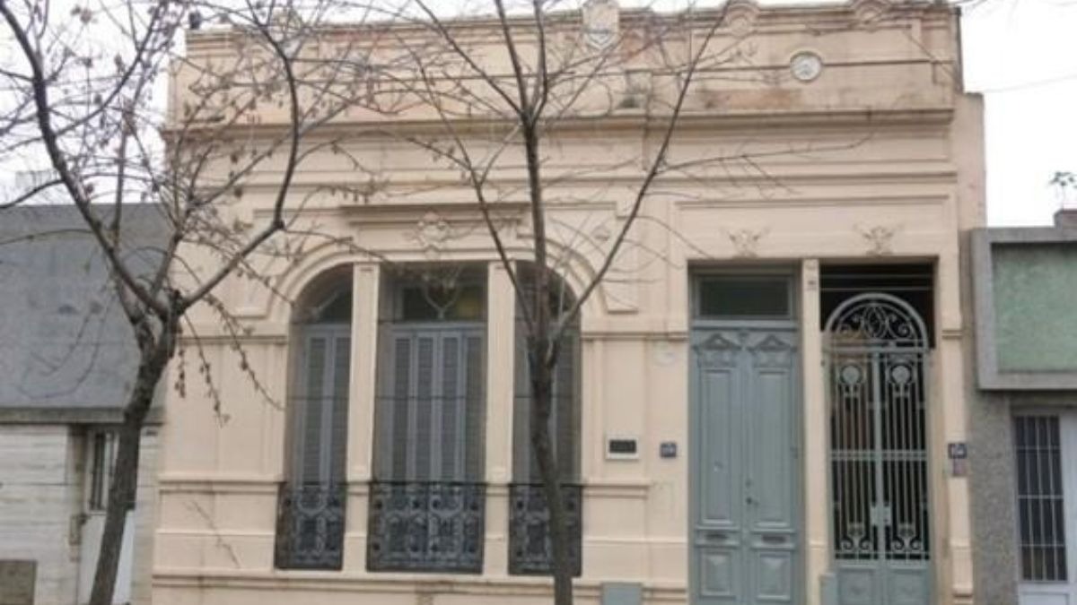 En este momento estás viendo De Málaga a Argentina: la cerámica de Manises y el Art Nouveau en las obras de los españoles Pinazo