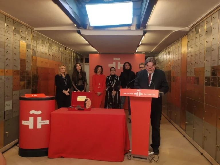 Lee más sobre el artículo Un dibujo de Lorca, un pañuelo y objetos personales de Enrique Morente en el Cervantes