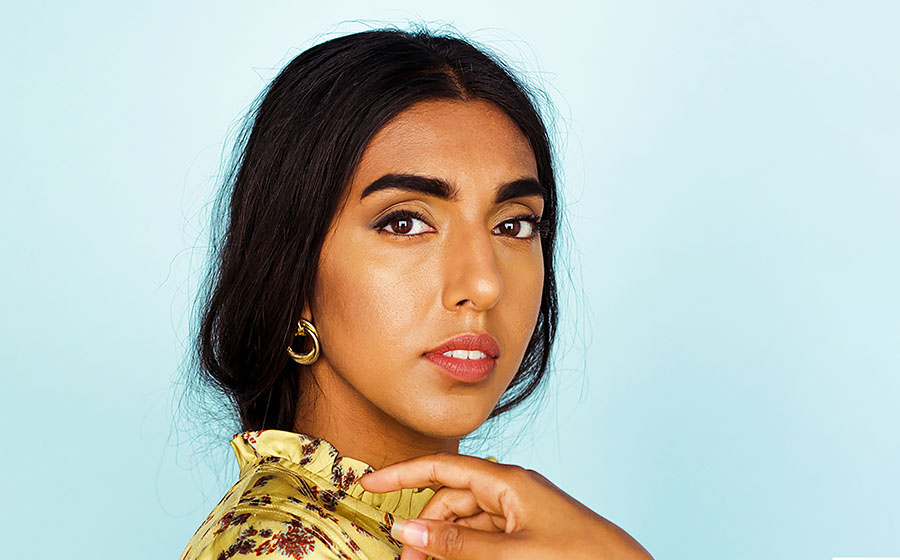 En este momento estás viendo La poesía valiente y conmovedora de Rupi Kaur