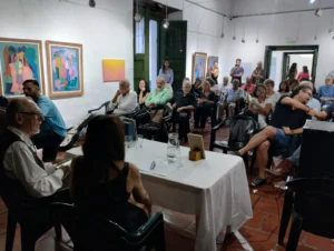 Lee más sobre el artículo La poeta salteña Fernanda Agüero presentó las obras de Aldo Parfeniuk