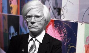 Lee más sobre el artículo Andy Warhol: El padre del pop art y su impacto en la cultura contemporánea