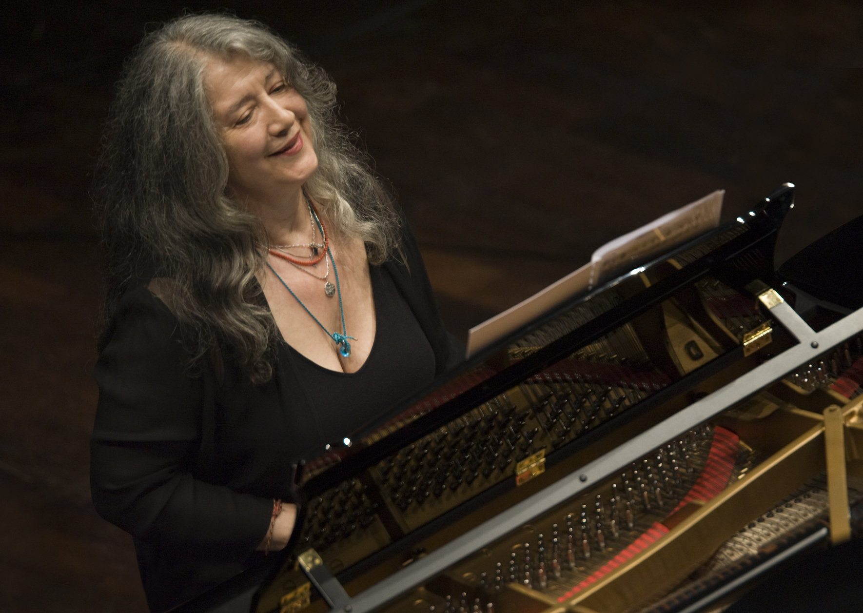En este momento estás viendo Martha Argerich: La maestra del piano que encanta al mundo con su talento