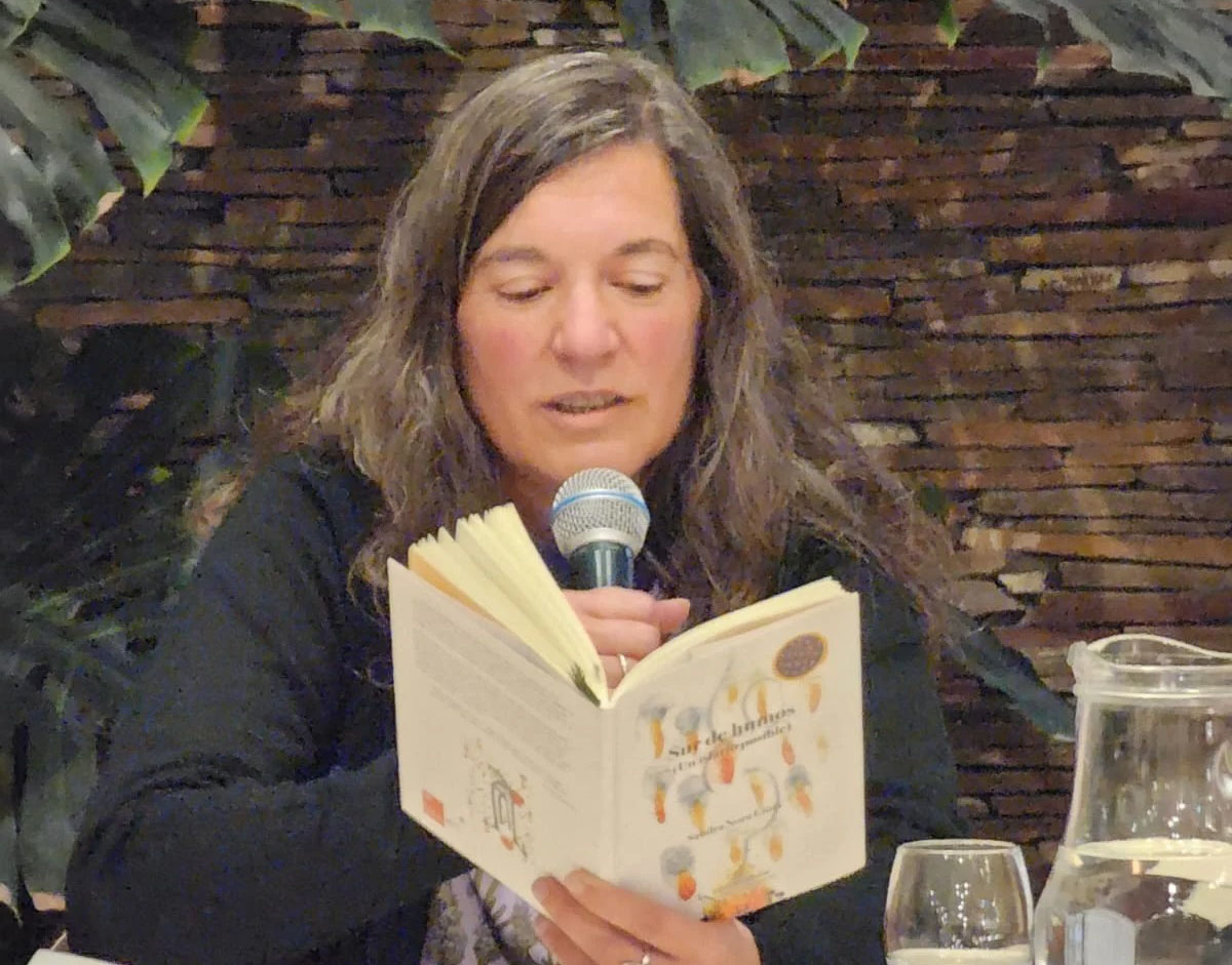 Lee más sobre el artículo Sandra Nora Gioia y el poemario de una «buscadora errante que se arroja a todo mar, a todo riesgo»