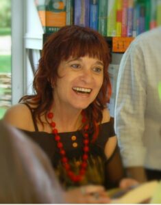 Lee más sobre el artículo Rosa Montero, una voz transformadora de la literatura y el periodismo