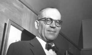 Lee más sobre el artículo Un día como hoy, hace 106 años, nacía João Guimarães Rosa