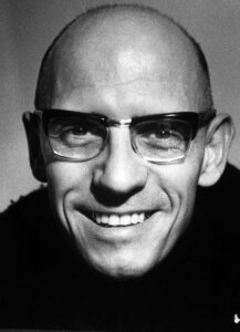 Lee más sobre el artículo Michel Foucault: el filósofo que redefinió el poder y el conocimiento