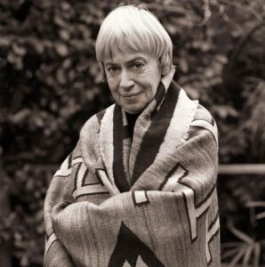 Lee más sobre el artículo La escritura de Úrsula K. Le Guin: maestra pionera de la fantasía y la ciencia ficción