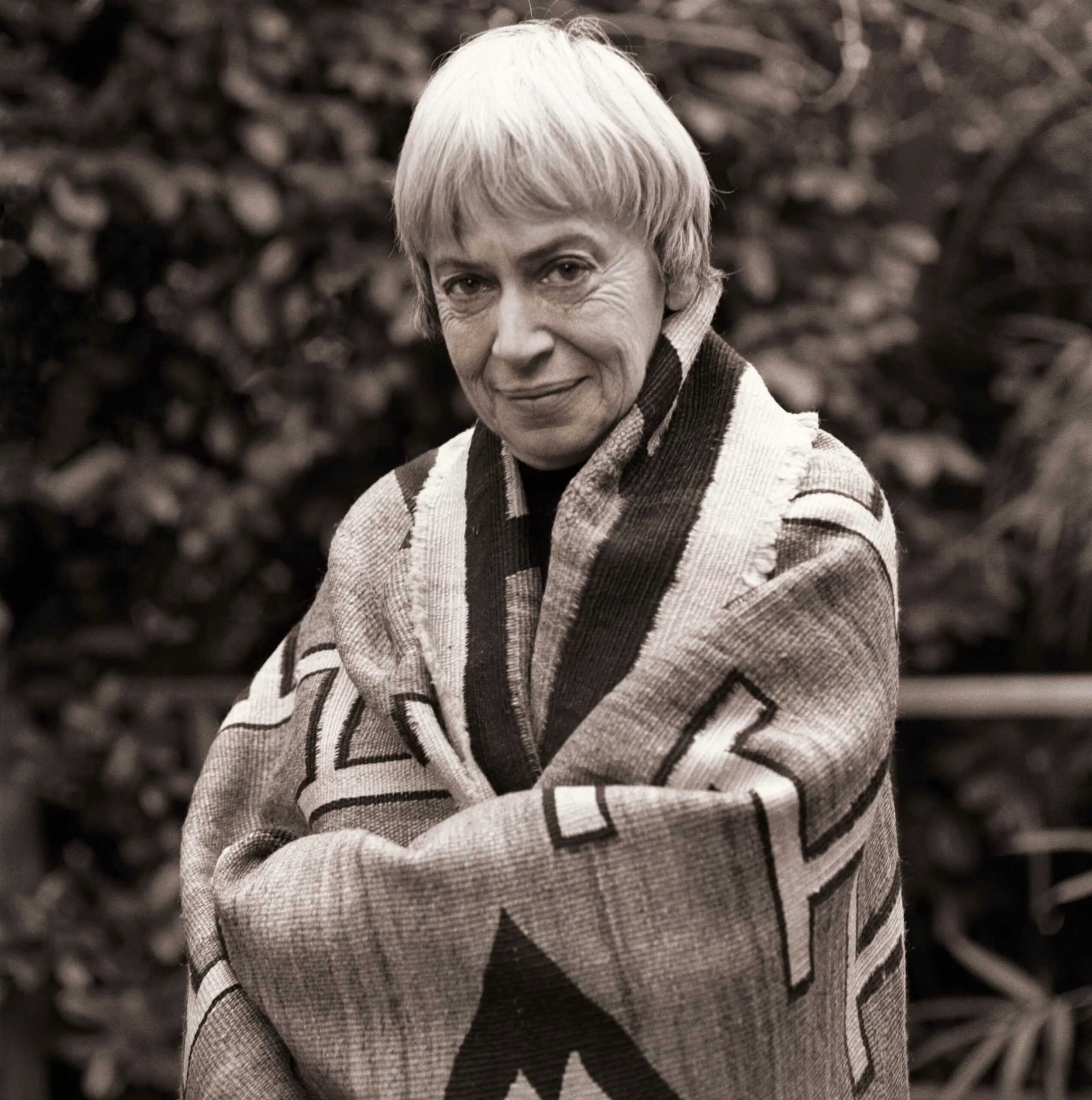 En este momento estás viendo La escritura de Úrsula K. Le Guin: maestra pionera de la fantasía y la ciencia ficción