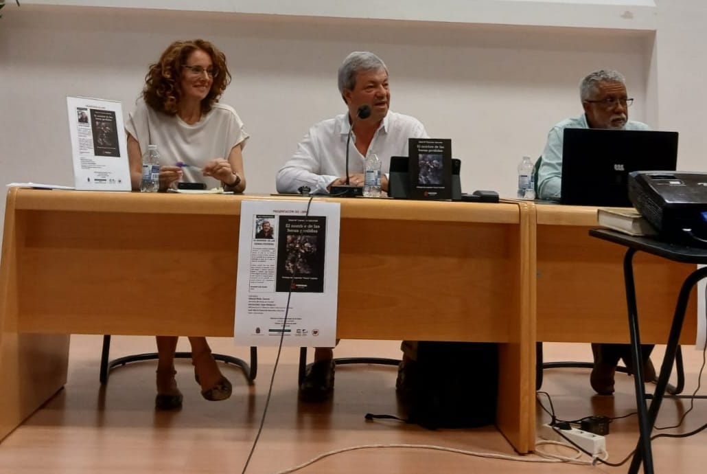 En este momento estás viendo Cotarelo Asturias presentó en Granada su poemario “El nombre de las horas perdidas”