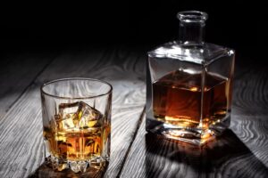 Lee más sobre el artículo El whisky: un elixir que ha inspirado a generaciones de escritores