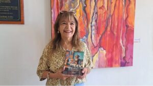 Lee más sobre el artículo Inés Torres presentará su último libro («Robotita ¿Podrá ser maestra?») en la Feria Internacional del Libro