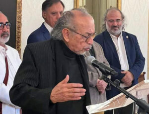 Lee más sobre el artículo Hugo Rivella recibió la Medalla Fray Luis de León de Poesía Iberoamericana