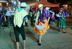 Lee más sobre el artículo A pura danza y música bajo la lluvia: Así fue el cierre de la 1° Feria Internacional del Libro de Carlos Paz