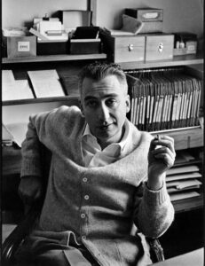 Lee más sobre el artículo «La muerte del autor» según Roland Barthes: una revolución en la crítica literaria