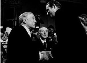 Lee más sobre el artículo Un día como hoy, pero de 1980, Jorge Luis Borges obtenía el Premio Cervantes