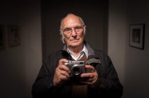 Lee más sobre el artículo Un día como hoy, pero de 2023, nos dejaba Carlos Saura, el gran renovador del cine español