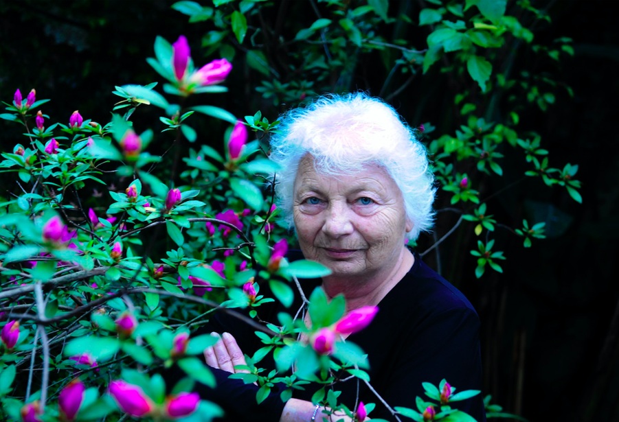 Lee más sobre el artículo Feliz cumpleaños a la querida Diana Bellesi, voz fundamental de la poesía argentina