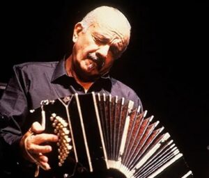 Lee más sobre el artículo A 104 años del nacimiento de Astor Piazzolla, el gran revolucionario del tango y la música argentina