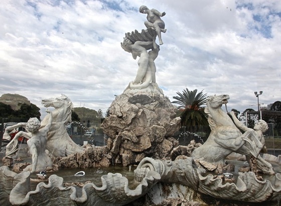 En este momento estás viendo 122 años de la Fuente de las Nereidas: Arte, controversia y un legado de rebeldía
