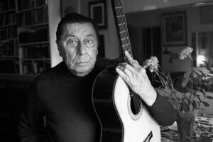 Lee más sobre el artículo Atahualpa Yupanqui: el poeta de la tierra que convirtió el folklore en legado universal