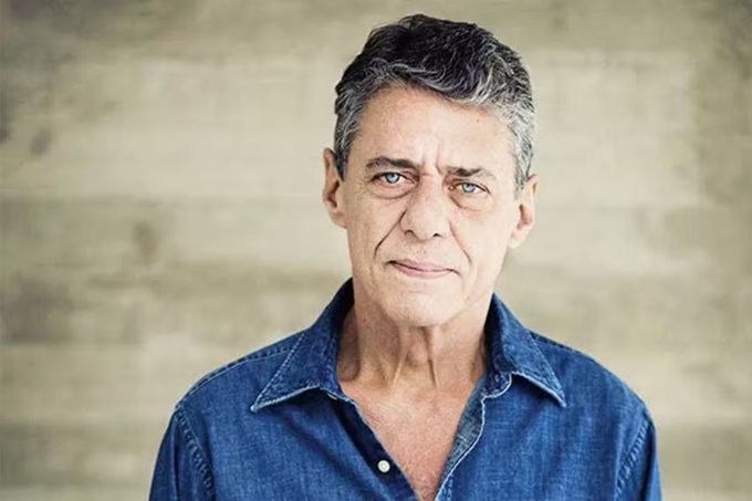 Lee más sobre el artículo Chico Buarque: poesía, resistencia y eternidad en el cancionero latinoamericano
