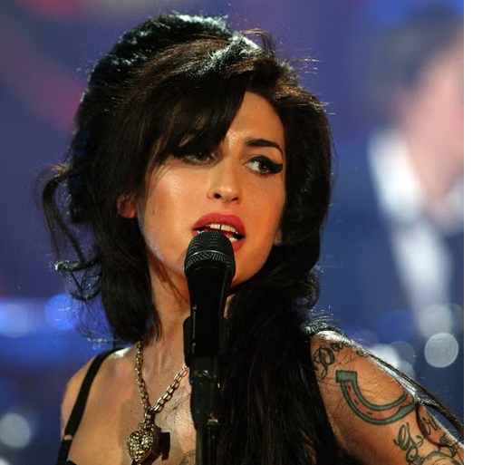 Lee más sobre el artículo Hace 14 años nos dejaba Amy Winehouse, «la diosa blanca del soul» del siglo XXI