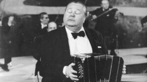 Lee más sobre el artículo Aníbal «Pichuco» Troilo: el bandoneón que respiraba Buenos Aires