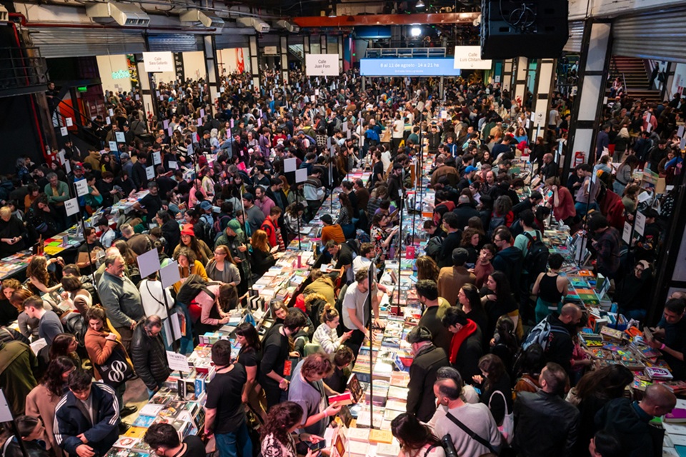 Lee más sobre el artículo La «FED» (Feria de Editoriales Independientes) 2025: donde los libros resisten (y vencen)